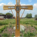 поклонный крест на месте звонницы Собора